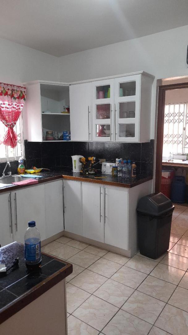 Westgate Hills Jamaica Melrose Place Apartment *